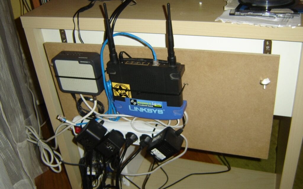 Kabelki przy laptopie