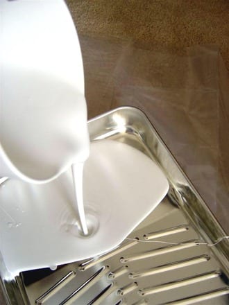 Zapach świeżego wapna i farby