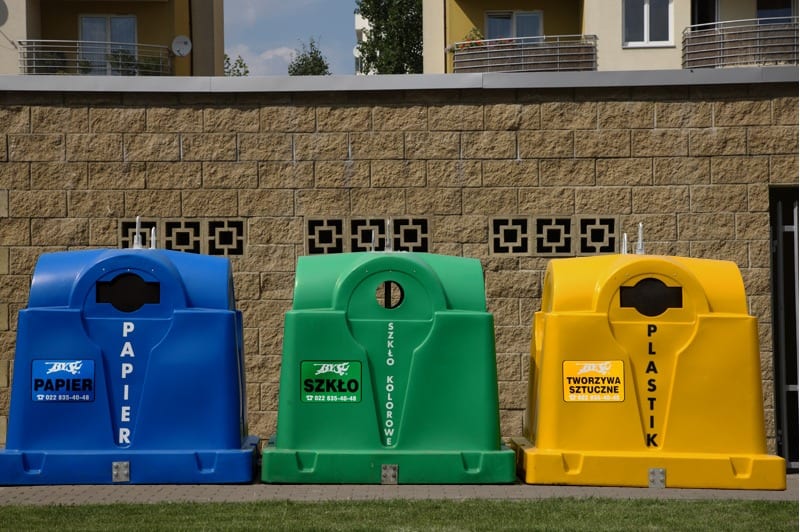 Segregowanie odpadów: co oznaczają kolory pojemników na śmieci?