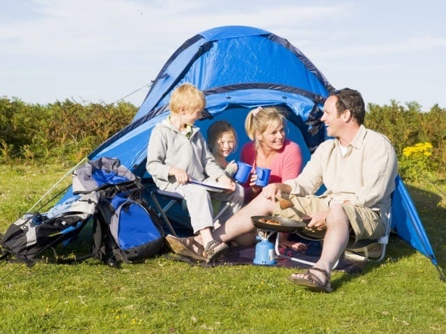 Kuchenka elektryczna w małym mieszkaniu i na biwaku. Czy spełnia swoją rolę?