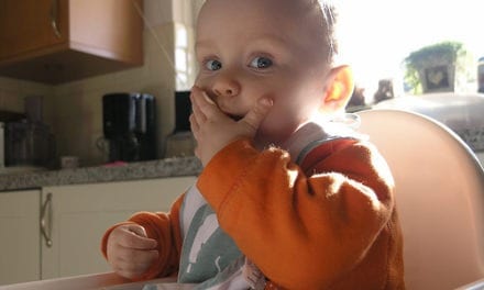 Śniadanie dla maluszka – co sprawdzi się na pierwszy posiłek?