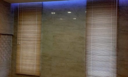 Żaluzje drewniane – stylowe dopełnienie aranżacji