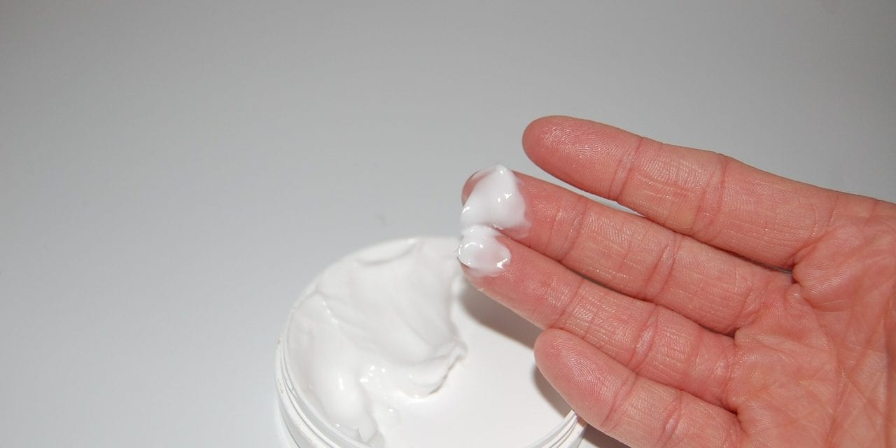 Formaldehyd, paraben i inne konserwanty w kosmetykach – jakich substancji unikać przy codziennej pielęgnacji