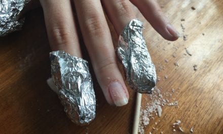 Jak ściągnąć lakier hybrydowy?