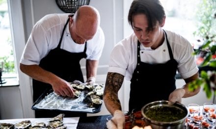 Korzystanie z cateringu przy imprezach okolicznościowych – czy warto?