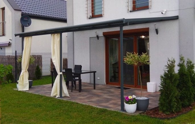 Czy zadaszenie tarasu to rozwiązanie na każdą porę roku?