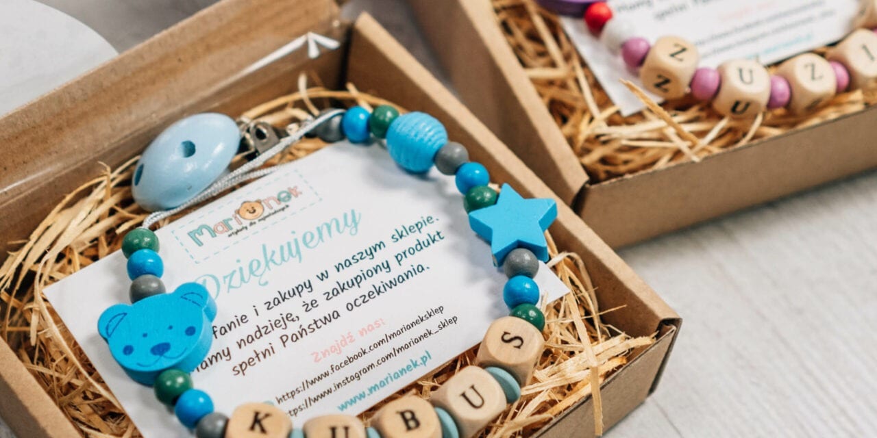 Zawieszki z drewnianych koralików przeciw gubieniu smoczka