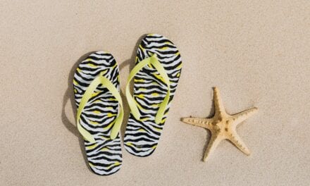 Jakie rodzaje i kolory klapków są obecnie na topie?