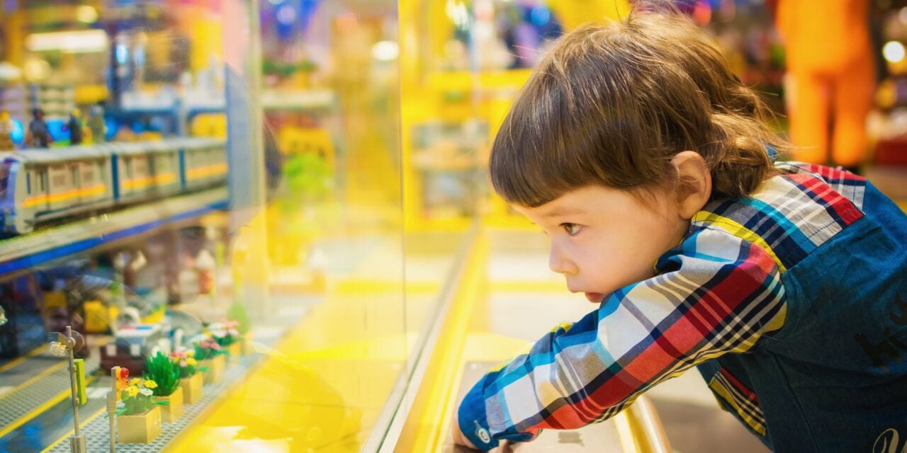 Zabawki, które rozwijają wyobraźnię – dlaczego warto je mieć w domu?