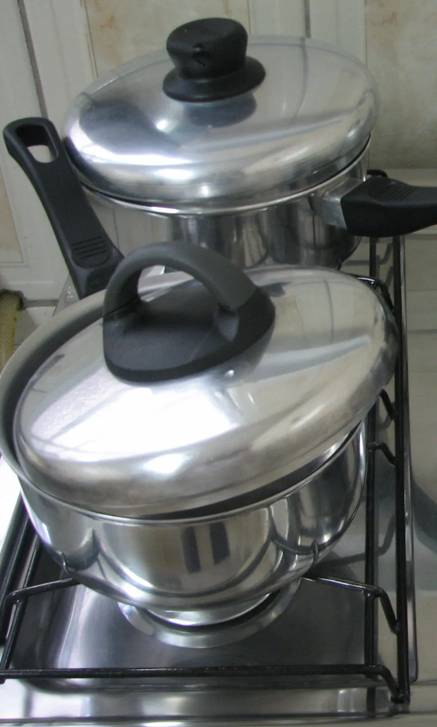 garnki z kaszą gryczaną