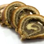 makowiec Pyszny makowiec - przykład ciasta strudlowego