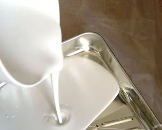 Zapach świeżego wapna i farby