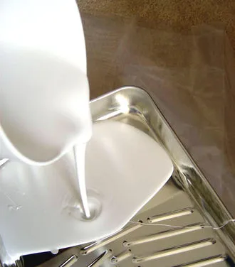 Zapach świeżego wapna i farby