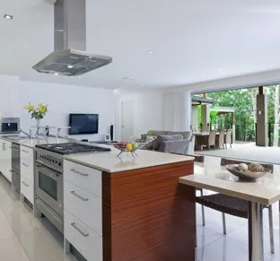 Elegancki dodatek i ważny element wyposażenia kuchni – okap kuchenny – jaki wybrać?