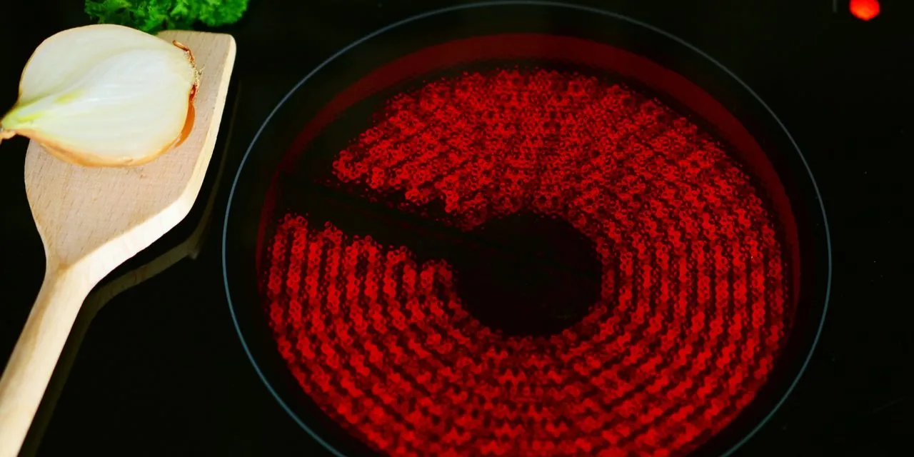 Jaka płyta grzewcza w kuchence elektrycznej: ceramiczna, indukcyjna czy elektryczna?