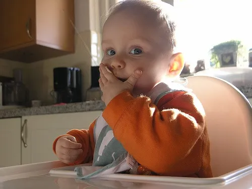 Śniadanie dla maluszka – co sprawdzi się na pierwszy posiłek?