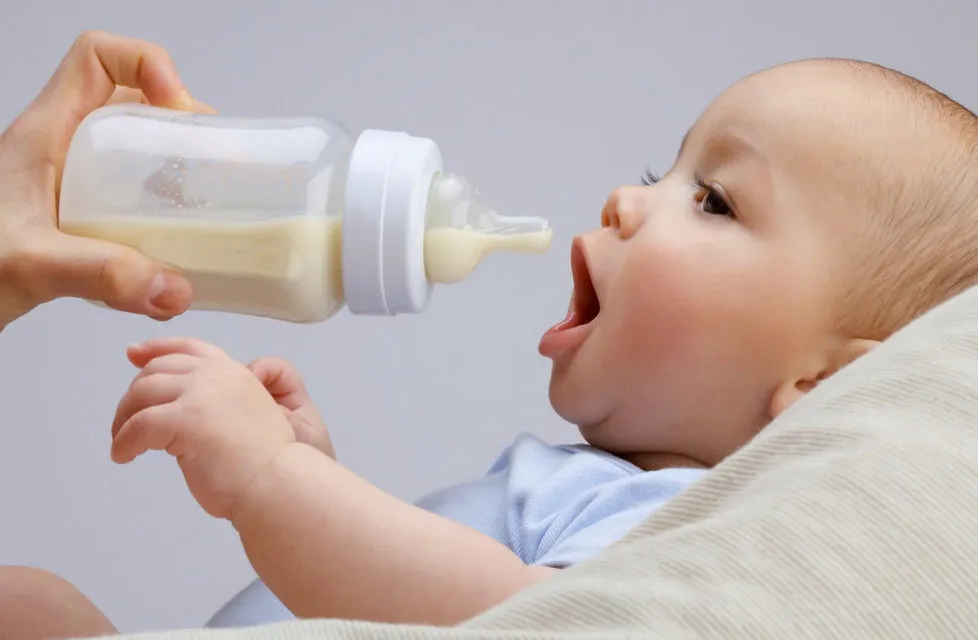 Sposoby karmienia dziecka i niezbędne dodatki