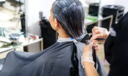 Farbowanie włosów w domu od A do Z