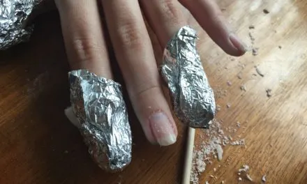 Jak ściągnąć lakier hybrydowy?