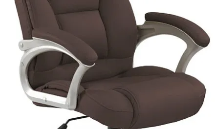 Jak wybrać wygodny i zdrowy fotel do biurka?