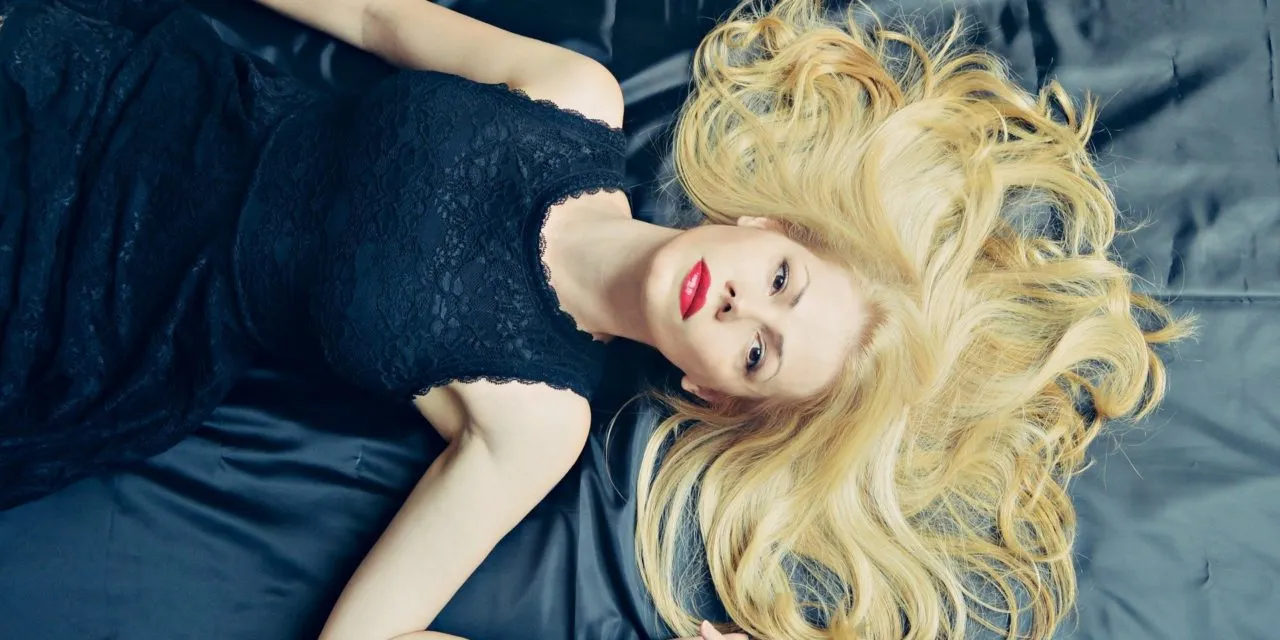 Bluzki i koszule damskie – trendy wiosna/lato 2020