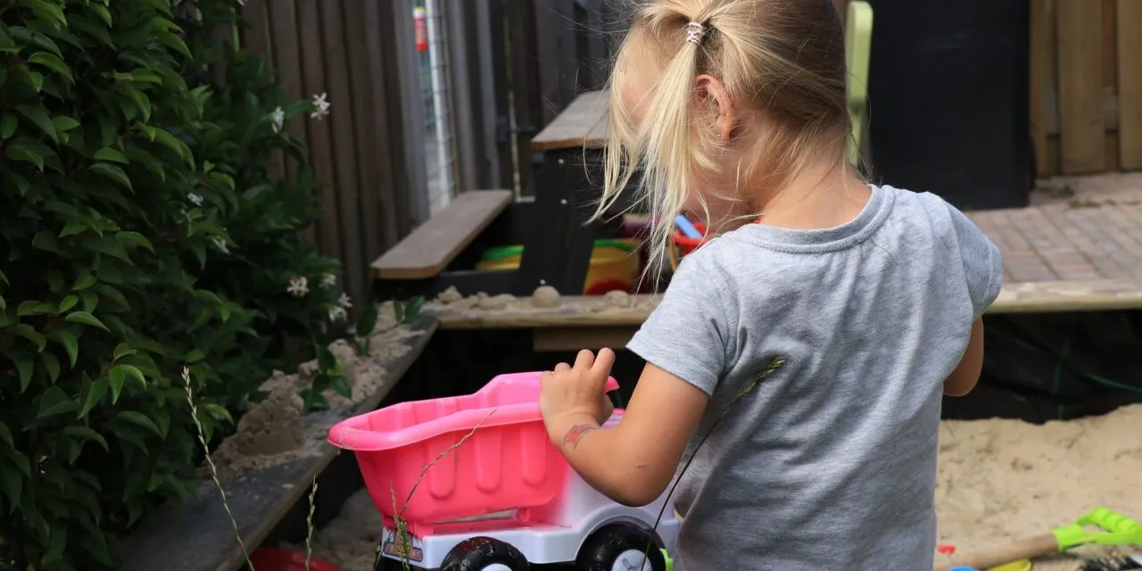 Piaskownica na balkon i inne pomysły na zabawę z dzieckiem na świeżym powietrzu!