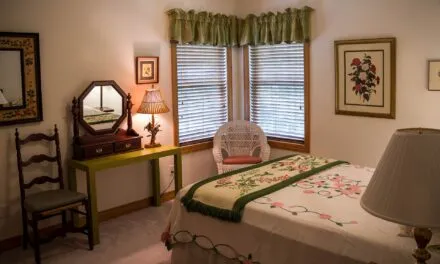 Jak znaleźć miejsce dla toaletki z lustrem? Kilka pomysłów na aranżację mieszkania