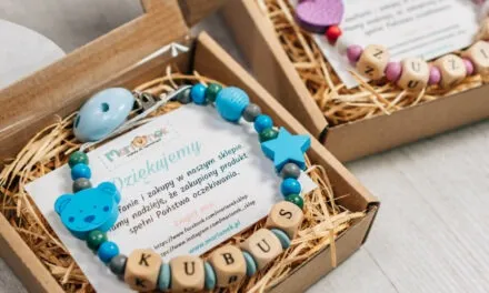 Zawieszki z drewnianych koralików przeciw gubieniu smoczka