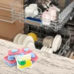 Lśniące naczynia bez smug – czy niemieckie tabletki do zmywarki to klucz do sukcesu?